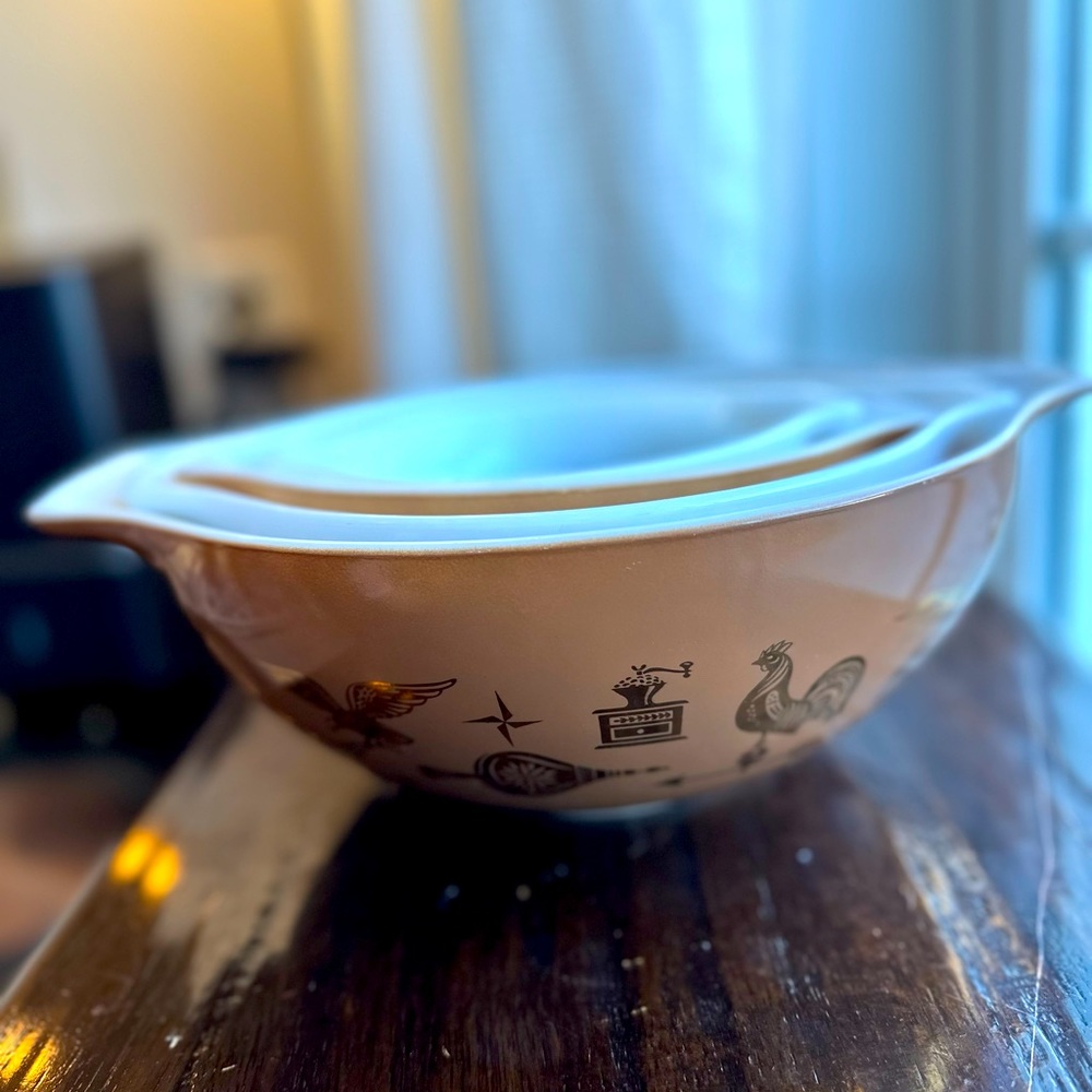 Vintage Pyrex AMERICANA Cinderella Mixing /Nesting Bowl 441, 442, 443, and 444.